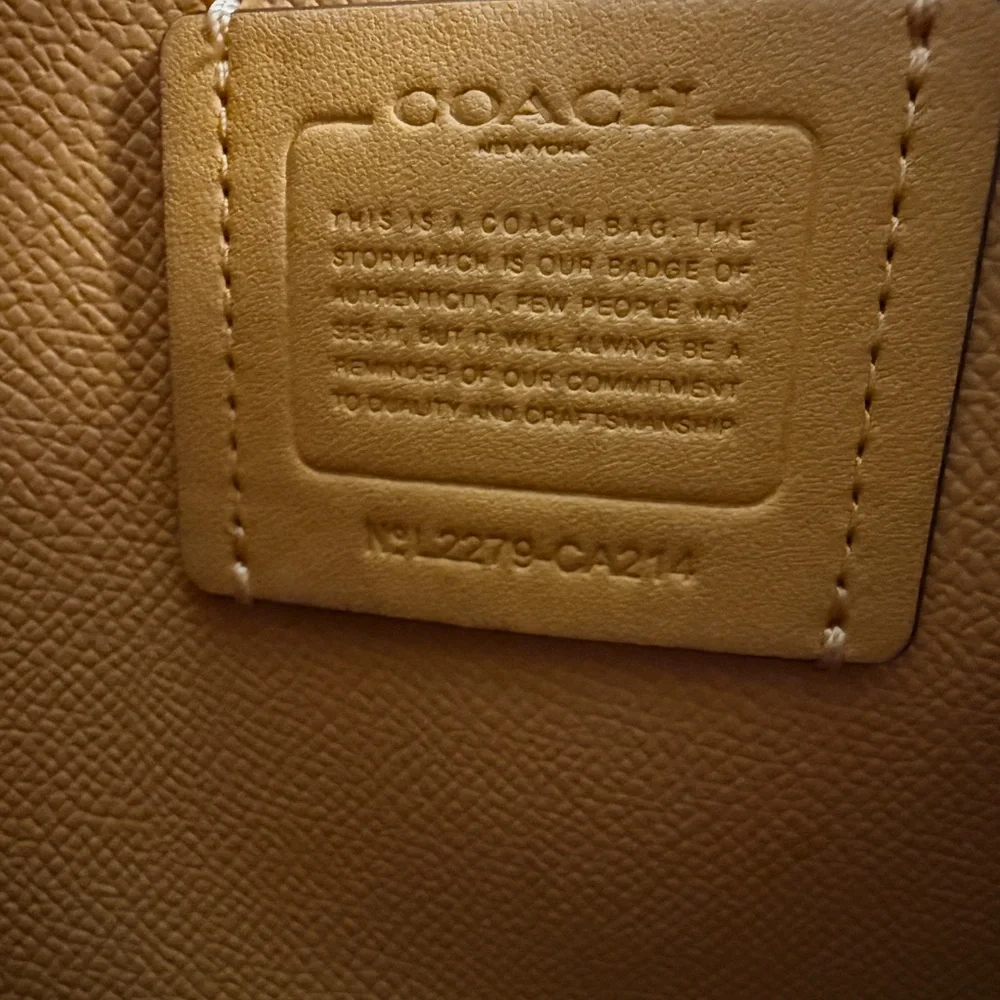 Coach Forest Green Bucket Bag w/Wallet - Picture 8 of 12